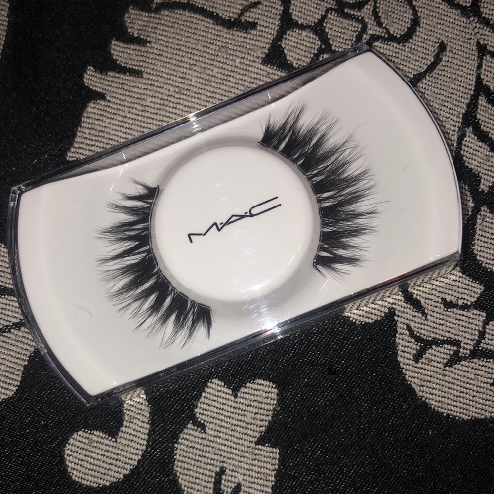 NIB Mac False Lashes - Style: 83 Siren Lash